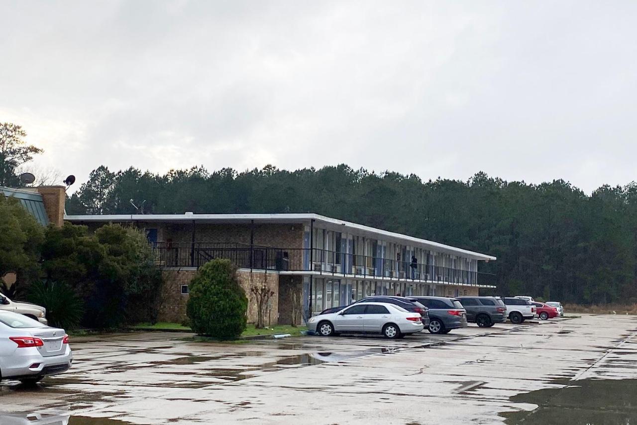Landmark Hotel Leesville Exterior photo