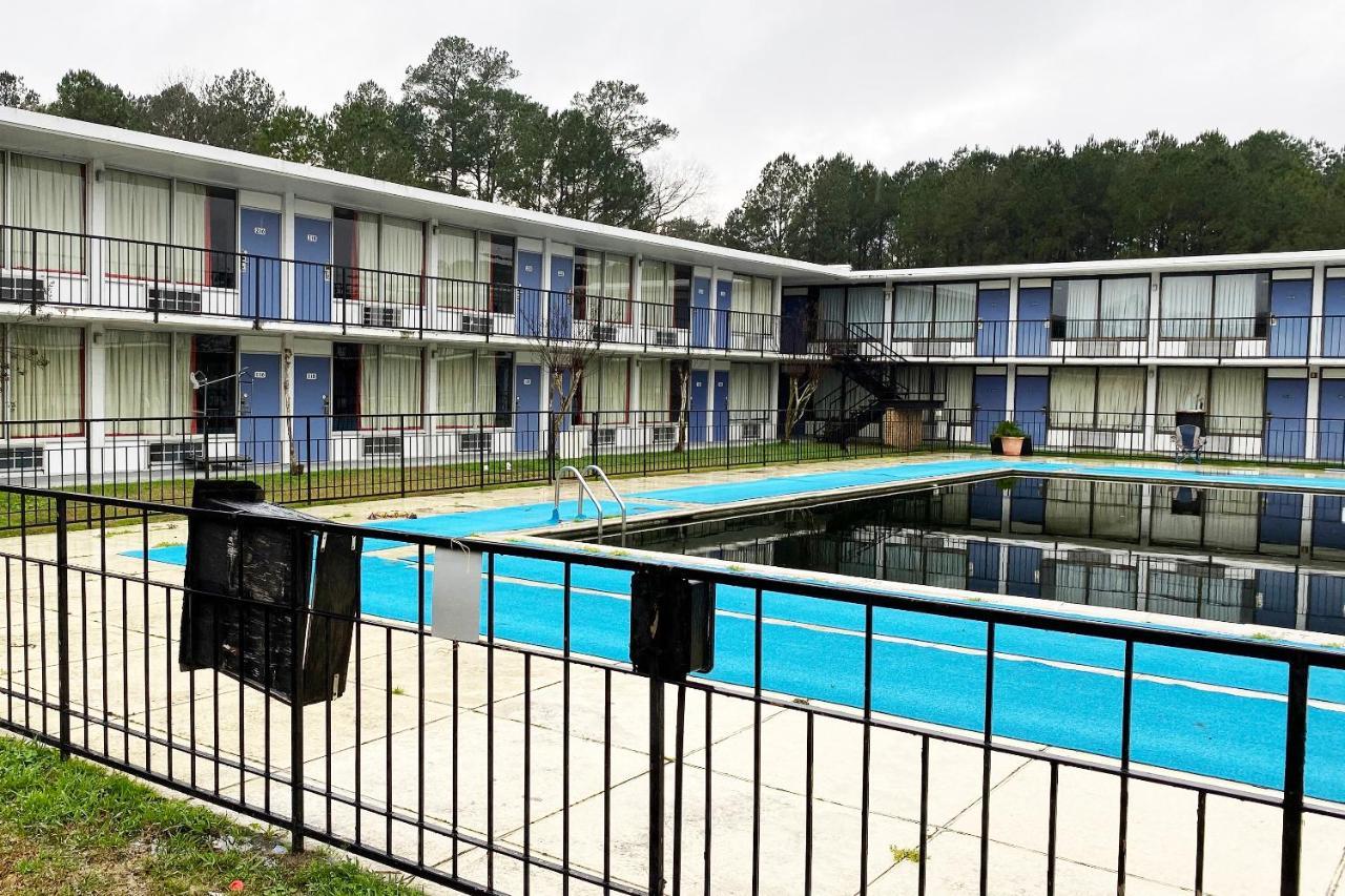 Landmark Hotel Leesville Exterior photo
