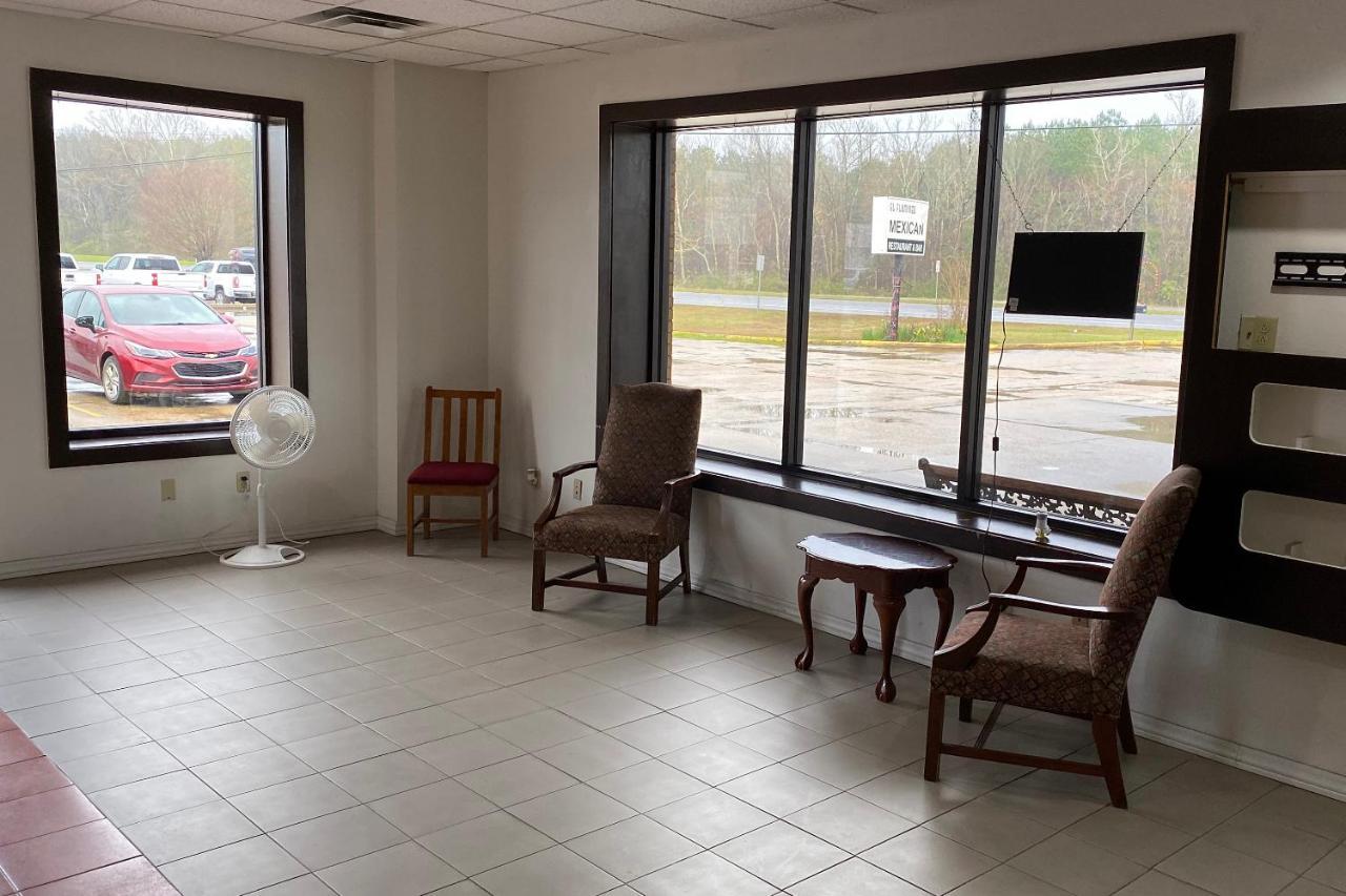 Landmark Hotel Leesville Exterior photo
